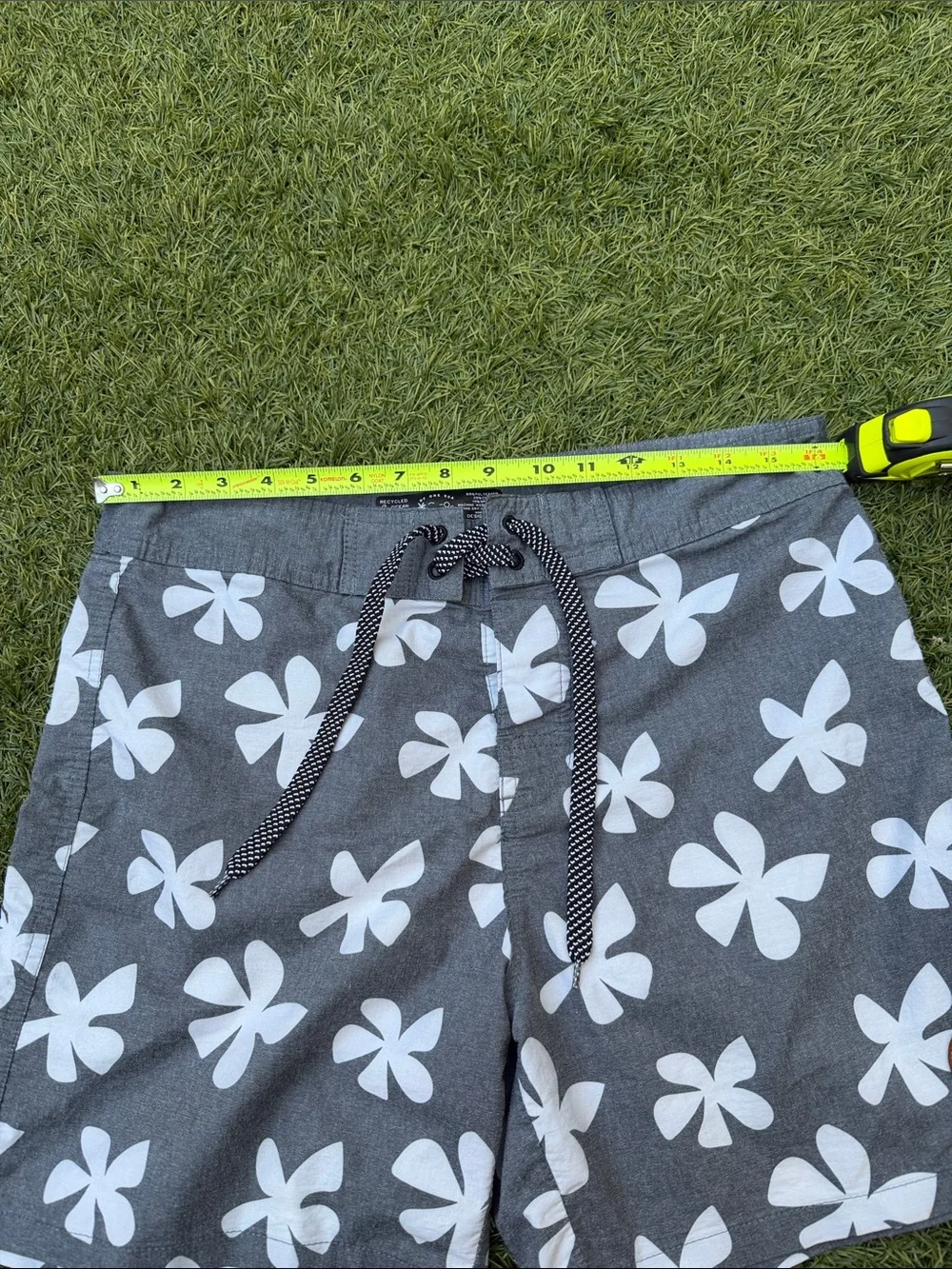 Of One Sea Men’s Floral Board Shorts Size 32 Gray Hawaiian Swim Trunks Beach